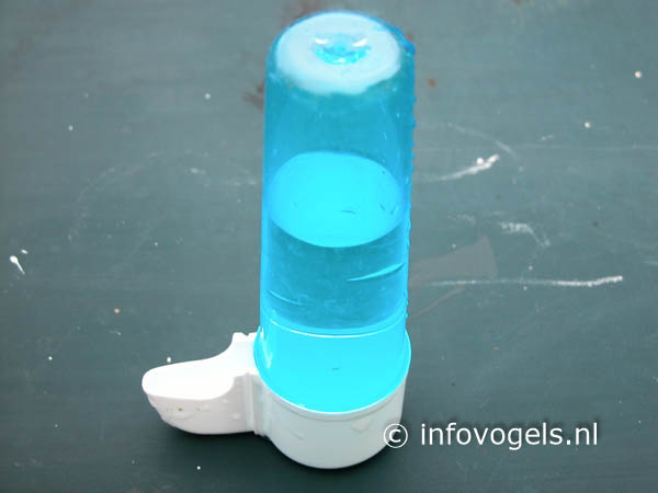Drinkfonteintje voor vogels
