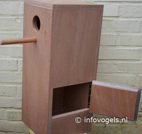 Nestkast cq. broedblok met controle luik voor parkieten